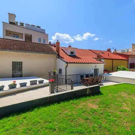 Apartment Balustrada *