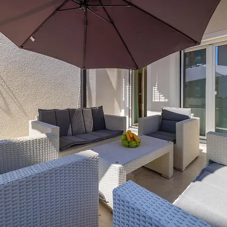 Apartment Balustrada *