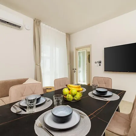 Apartment Balustrada *